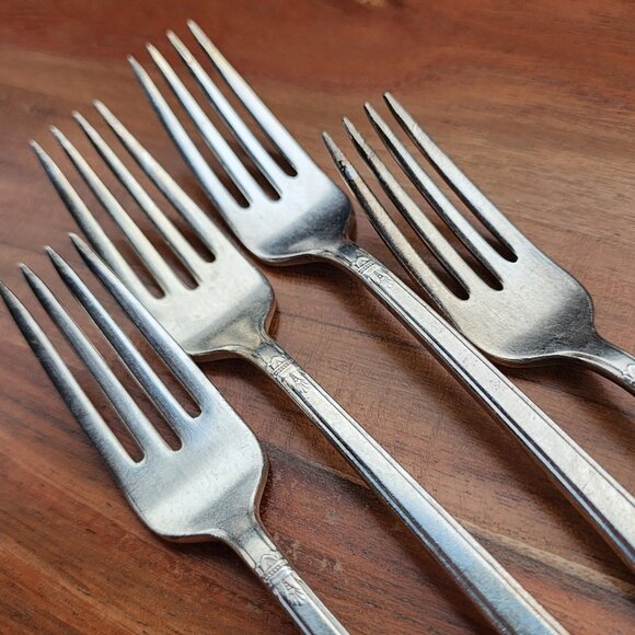 4) 1837 Rogers First Love Dinner Fork 7.5” International Slverplate art deco - Picture 5 of 10